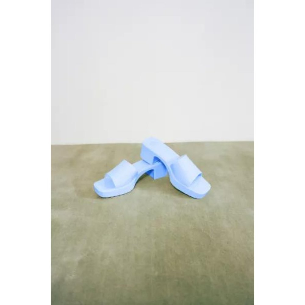 💜SOLD OUT💜 Urban Outfitters Jelly Mule Lilac Sky Size 7